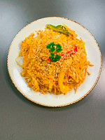 35. Stekte nudler med kylling på Thai-vis (sterk) 